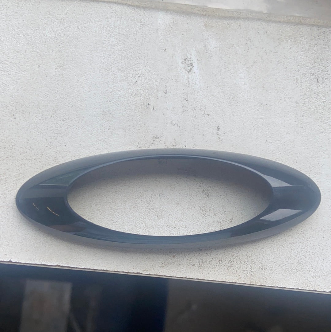 Marker light oval bezel